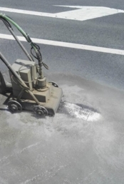 海南海口與三亞 高壓水除線機助力道路標志線專業保潔
